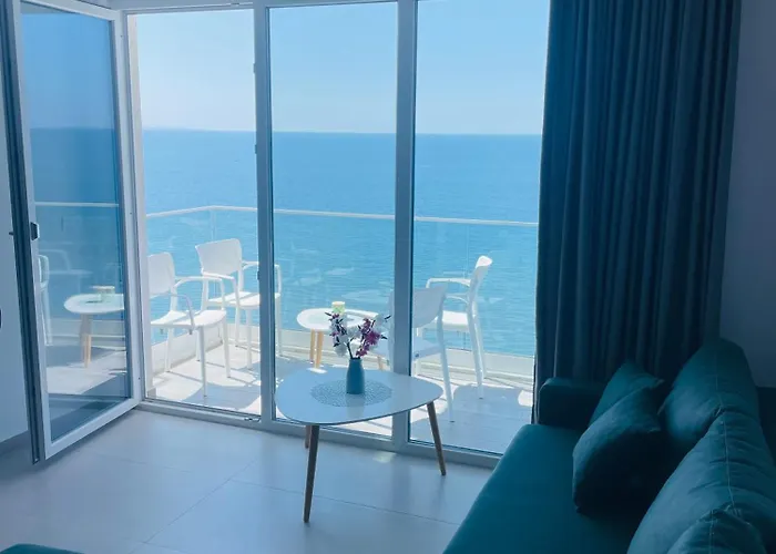 Ocean Pearl In Albania Лежа